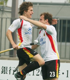 Olver Korn (l.) feiert Florian Keller fr dessen 1:0. Foto: Vino John