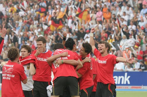 © Herbert Bohlscheid (www.sportfoto.tv) / Wolfgang Quednau (www.hockeyimage.net)